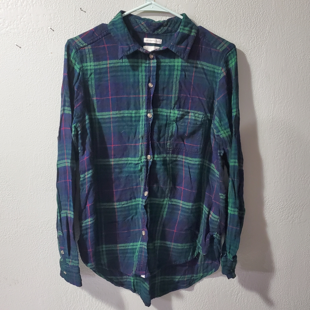 American Eagle Outfitters Navy and Green Plaid Button-Down Shirt